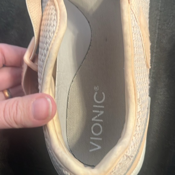 Vionic peach/light pink shoes - Picture 4 of 4